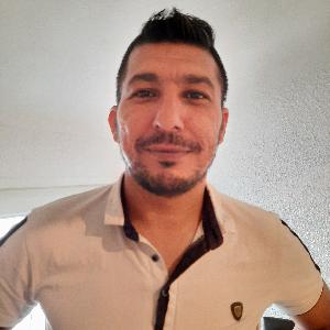 Agent d'entretien, paysagiste, panneaux solaires