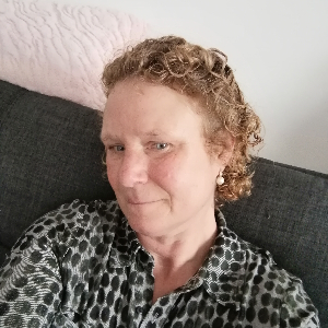 baby -sitter garde de nuit ou jour a laon