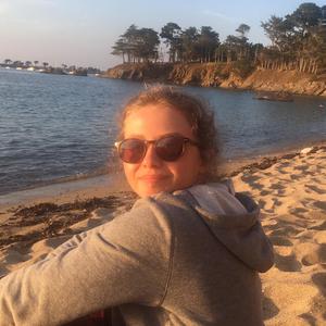 Etudiante en bac S propose aide aux devoirs dans toutes les matiéres, de la primaire au lycée dans les alentours de Saint Malo