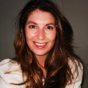 Je peux aider au ménage, repassage mais aussi à la préparation des repas.