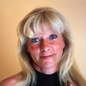 MENAGE AVEC ENTREE ET SORTIE POUR LES LOCATIONS DE VACANCE ET BABY SITTING