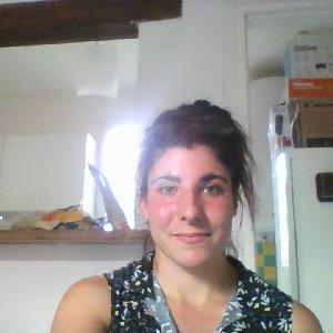 bonjour, je propose mes services pour du ménage , de  la garde d'enfants ou encore de la garde d'animaux