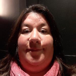 bonjour je vous propose ma compagnie, jeu de société, promenade. Mon aide pour la lecture, sorties, l'accompagnement à vos rendez-vous, pour les tâches  administratives, pour les courses, la toilette, le lever et le coucher, l'entretien de votre maison.