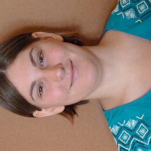 Garde d'enfants au domicile des parents. Disponible de suite, tous les jours.