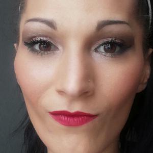 Je m'appelle lydia et j'ai 33 ans. J ai travaillé dans le secteur du nettoyage en Belgique en lission intérim et y ai suivis un formation de technicienne de surface. J ai nettoyer chez des particulier comme des entreprises (centre thermal ou cinema)