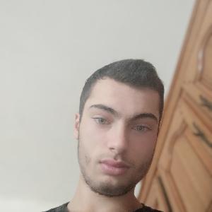 Tontes, Courses Débroussaillages, Découpe de Bois avec rangement Tailles de haies, Enlèvements des déchets ( Métaux, Pierres, Branchages ect..)Déchèterie, Petit Bricolage