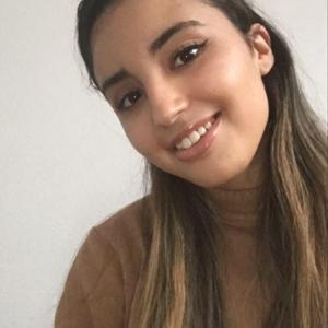 Bonjour, je propose des cours particuliers de français pour le week end. 10euros de l'heure.