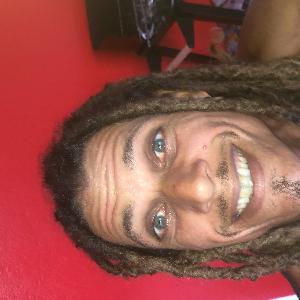 Je suis brésilien 36 ans musicien et peut travailler avec les enfants et les personnes plus âgées