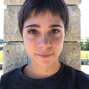 Employée de ménage, employée libre-service