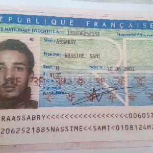 Aide au devoir et recherché les enfants de l'école.