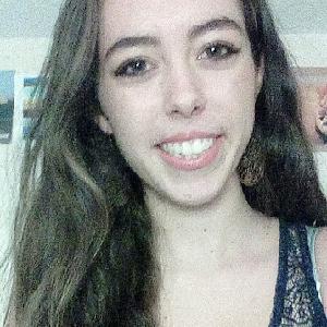 Etudiante en master 2 propose aide aux devoirs / soutien de la primaire à la terminale