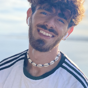 Baby-sitter , ménages , repassage , jardinage , aide au repas , aide à la personne