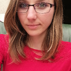 Bonjour, je peux vous aider à faire vos lessives, à faire à manger, vous emmener faire vos courses, vous emmenez à des rdv, garder vos enfants de 6 à 15 ans.