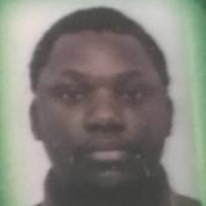 Employé polyvalent préparateur de commande agent de nettoyage des locaux