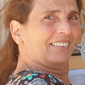 je peux faire la cuisine, les courses, aide au ménage etc..