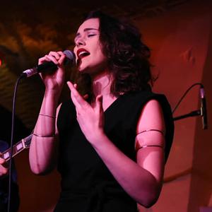 Chanteuse à Paris et sa banlieue
