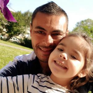 Depuis plusieurs années je suis en contrat intérim ; pour moi cela ne me suffit plus je recherche activement un CDI de toute urgence, étant polyvalent sur plusieurs postes insi avec les engins de chantier