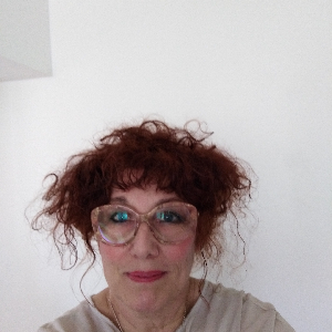 Besoin d'aide je suis là si vous le voulez pour ménage ,repassage, popote...