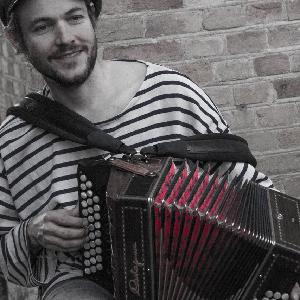 Baby-sitting, j'ai toujours eu un côté de ma personne qui m'adapte aux enfants tout en posant des limites et de l'autorité bienveillante