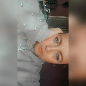 Baby-sitter de 19ans , en banlieue parisienne , souriante joyeuse