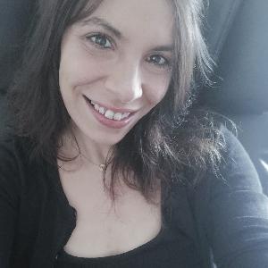 Propose jardinage, aide à la personne , ménage ,aide aux course, baby sitting ,cuisine.