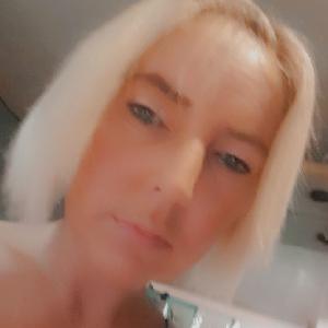 Je suis une personnes très sérieuse courageuse ponctuelle aime la vie aide les gens