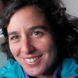 l'aide à domicile, les soins, la compagnie et l'éducation et les travaux ménagers