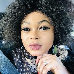 service d' entretien  du domicile ( vaisselle, lessive , repassage , cuisine, aide aux repas , aide à l' habillage )