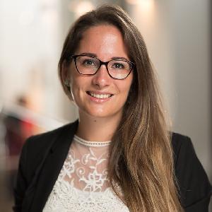 ouvert aux offres d'emploi telles que : nettoyage, enseignement de l'anglais, aide de magasin, equipiere polyvalente, promenade des animaux domestiques, et bien d'autres