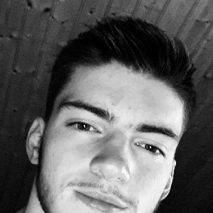 Cherche poste de commis