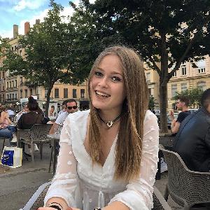 baby sitter / aide au devoir / Ménage