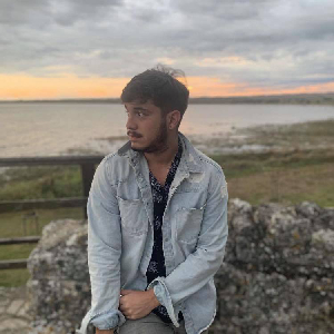 Prof d'espagnol possible en étant bilingue à potiers, baby sitter, télé travail en chargé de clientèle, ménage....