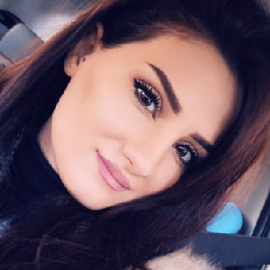 tâches ménagères ; repassage ,nettoyage des locaaux, préparation des repas