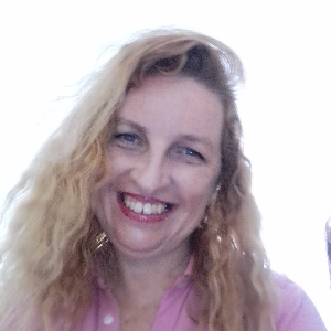 Serveuse polyvalente, ménage,aide cuisine,jardin, accompagnement courses,