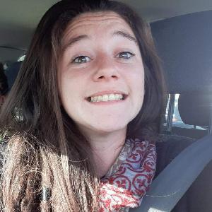 Ménage et cuisine, garde d'enfant, promenade d'animaux, repassage,  toilette