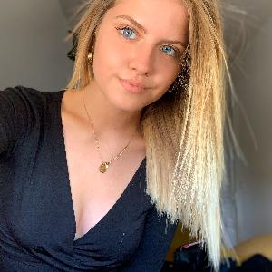 baby sitter, aide ménage, cuisine, toilette, change, nettoyage de votre voiture, soutien scolaire....