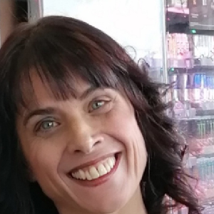 Aide au ménage, repas, écoute, garde de nuit, promenade, compagnie.