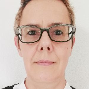 Garde de nuit, diplômée Aide-médico Psychologique