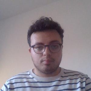 Je me propose pour des postes d'agents d'entretien.  Je suis aussi disponible pour de la garde d'enfant.