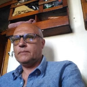 ancien cuisinier, cours de langue, bricolage