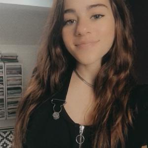 Cherche à travailler dans l'aide à la personne, avec une grande capacité d'adaptation mais en recherche dans l'aide au ménage principalement.