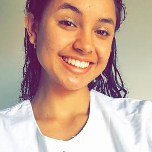 Je propose de l'aide aux personnes âgées dans les taches de la vie quotidienne