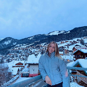 Jeune Animatrice et Hotesse d'accueil se propose pour toutes tâches.