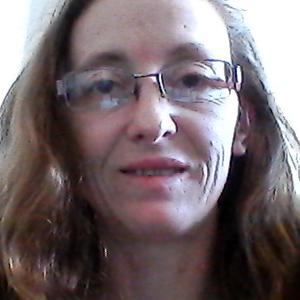 tâches ménagères chez des particuliers,  courses et repassage.