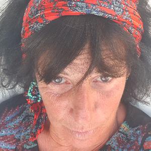 Je suis également éducatrice Sportive et je donne des cours ou des séances personnalisées aux personnes qui sont soit, en surpoids, diabétique ou tous simplement pour garder la forme.