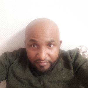 auxiliaire de vie, parlant anglais ,francais, espagnol et portugais