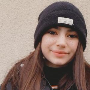 Axelle 19 ans baby-sitter