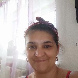 Je peux faire le ménage pour particuliers ainsi que pour les entreprises (bureau etc..) courses, repassage,lessive,papier administratif.