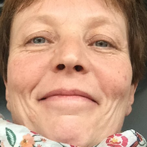 Je propose de faire des gardes de nuit, je cherche particulièrement un poste de dame de compagnie