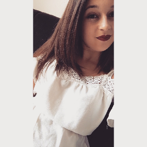 Jeune fille promène vos animaux sur Angers